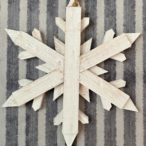 13”x13” UNIQUE ❄️🎁SNOWFLAKE— WOODEN PAINTED, DECOPAGED & SEALED SALE!! - Picture 5 of 7